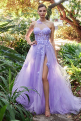 Allure's Enchanting Gown: Captivating Sweetheart and Floral Appliques