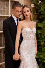 Enchanting Elegance: Strapless Beaded Mermaid Wedding Dress for Unforgettable Moments