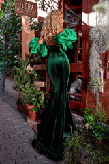 Enchanting Mermaid Gown: Detachable Sleeves and Gloves for a Versatile Look