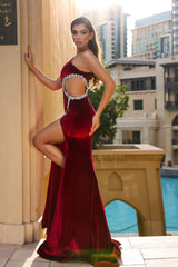 Shimmering Glamour: Portia and Scarlett's Captivating Red-Carpet Gown