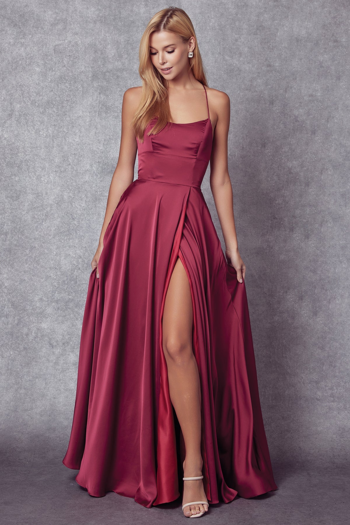 Metacharsetutf8 Shimmering A-Line Evening Dress with Side Slits