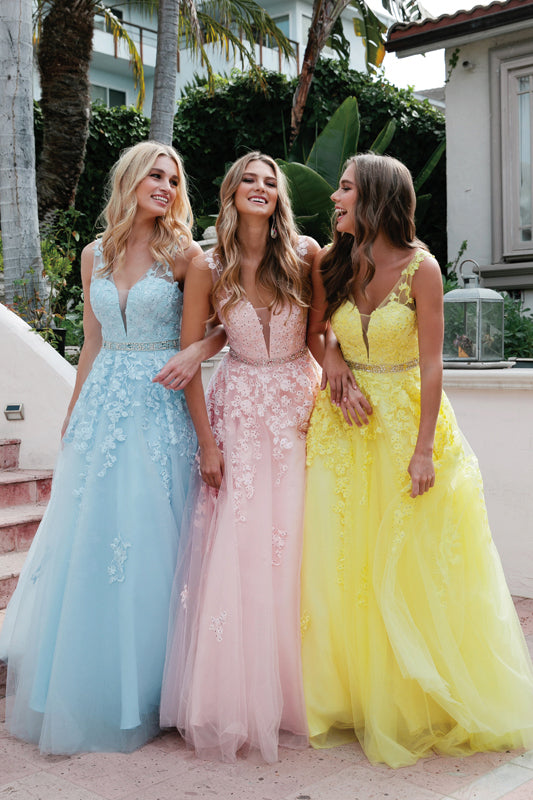 Enchanting Elegance: Floral AppliquÃ© Prom Ball Gown for a Magical Night