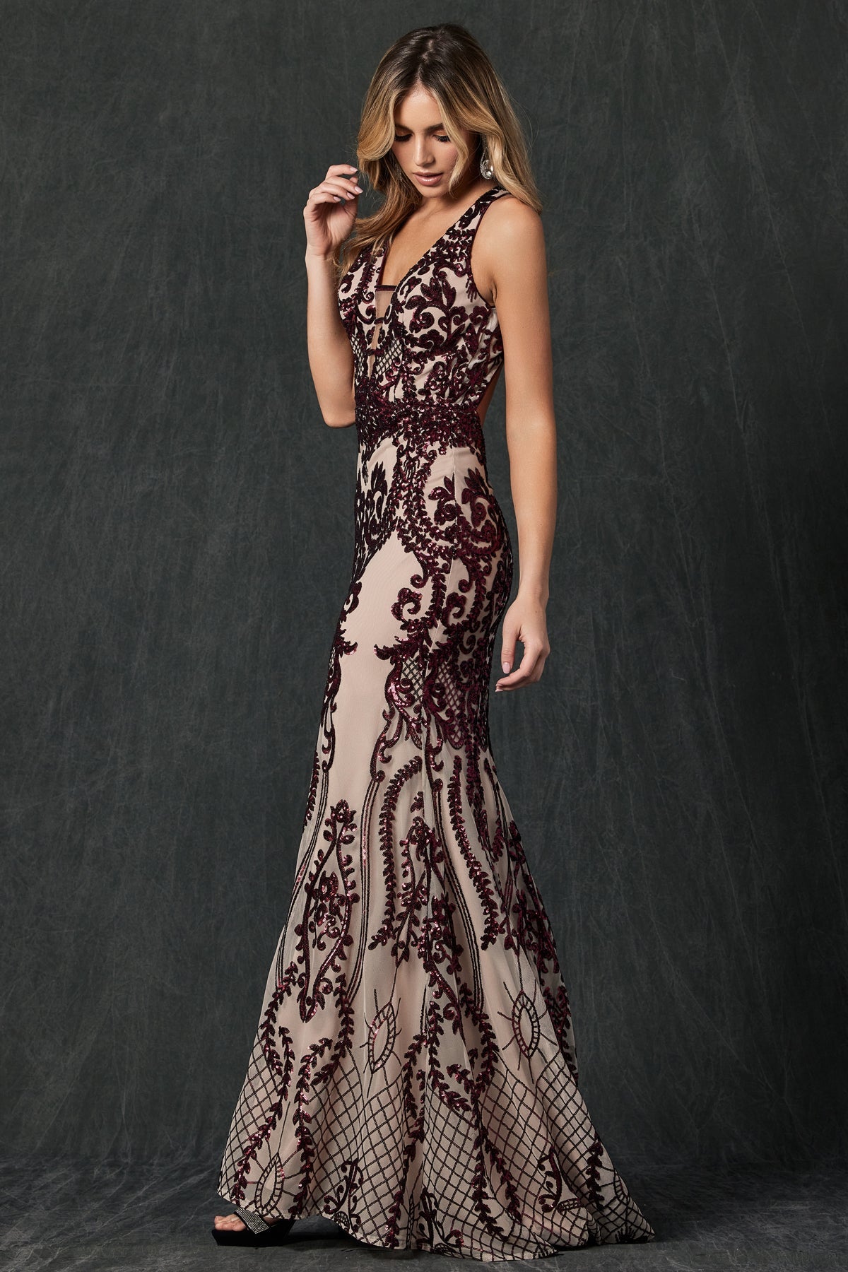 Everlasting Elegance: Shimmering Sequined Mermaid Gown for Unforgettable Occasions