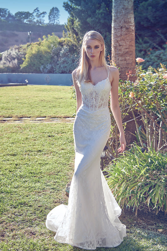Enchanting Threads Embellished Lace Mermaid Dress: A Vision of Elegance for Special Occasions