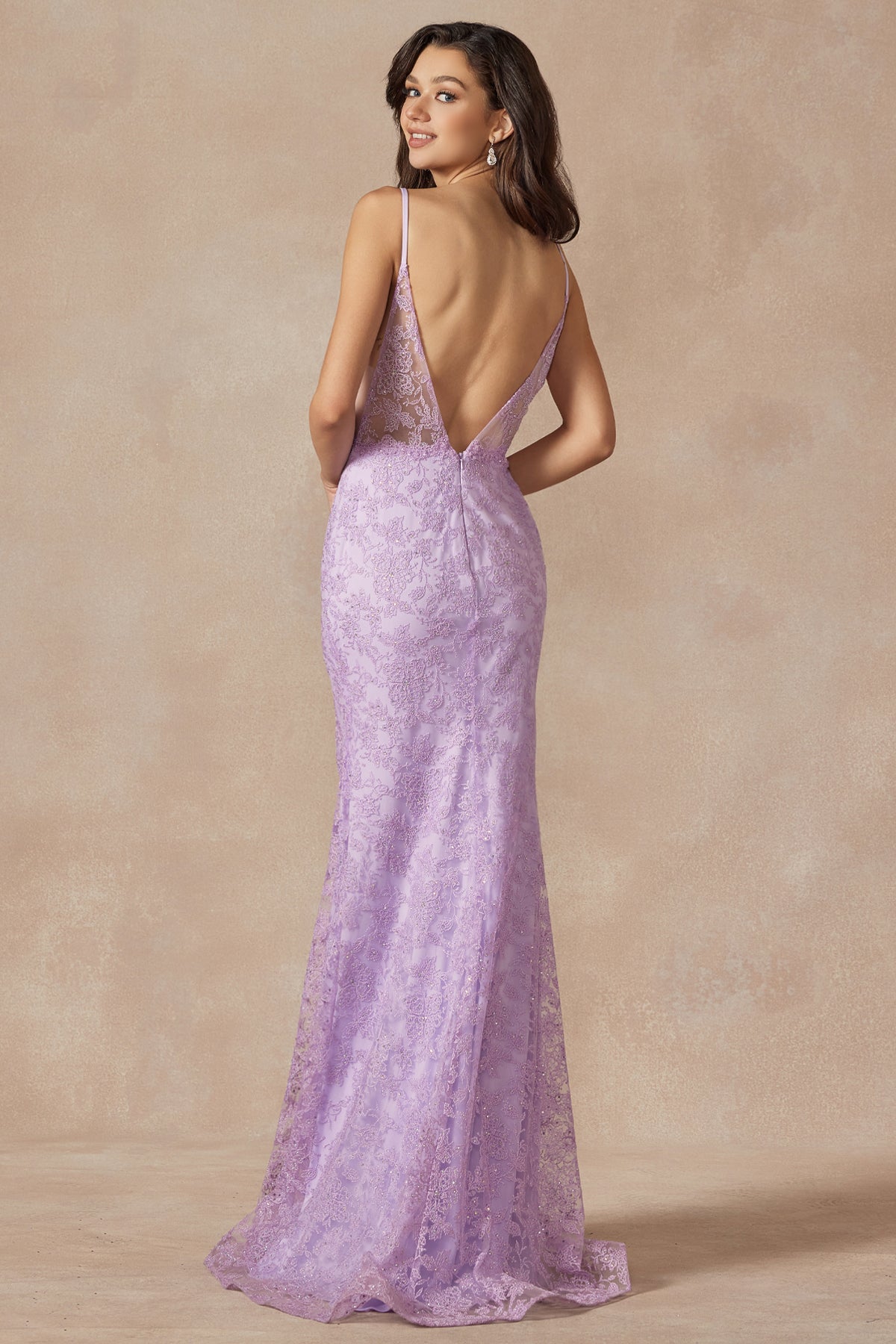 **Enchanted Couture: Shimmering Lace Prom Dress for a Captivating Night**