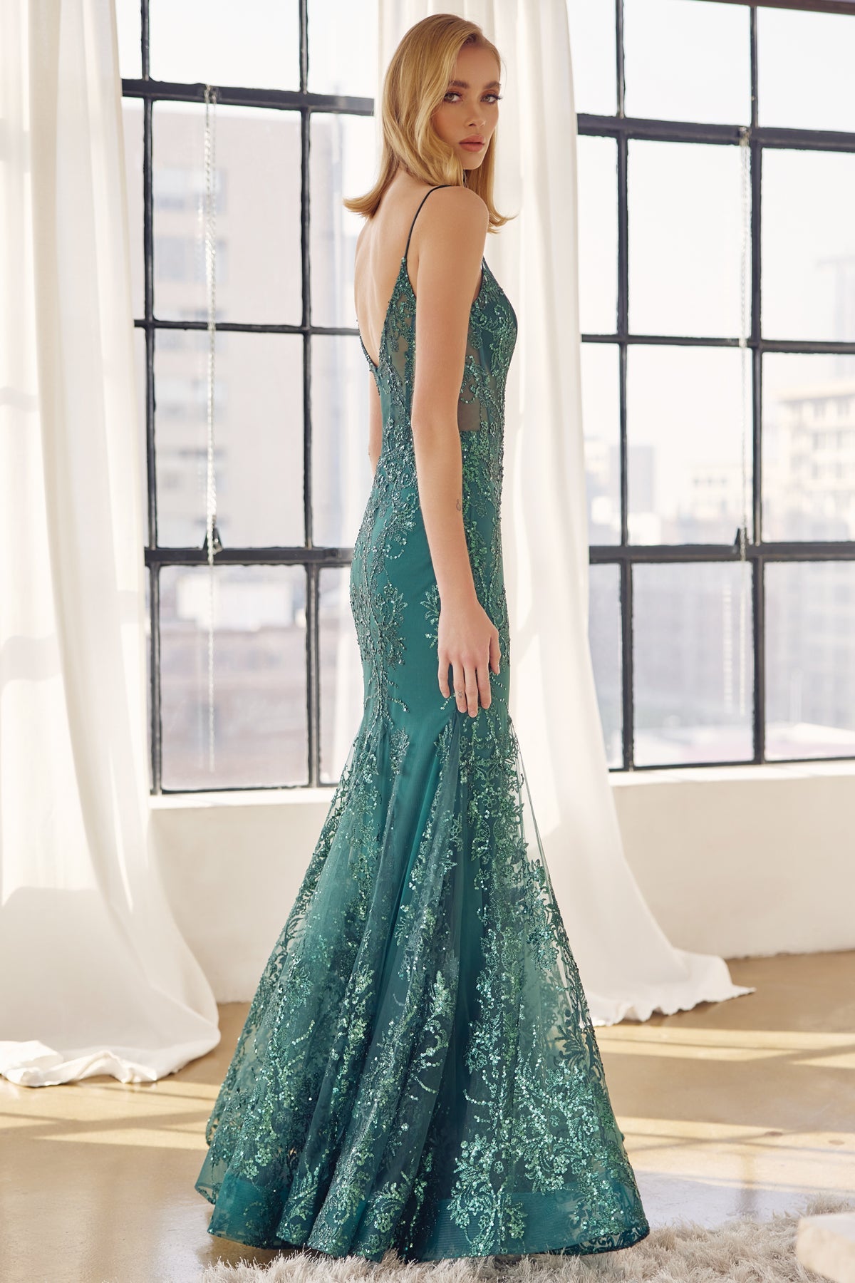 **Captivating Mermaid Gown: Shimmering Sequins, Ethereal Chiffon**