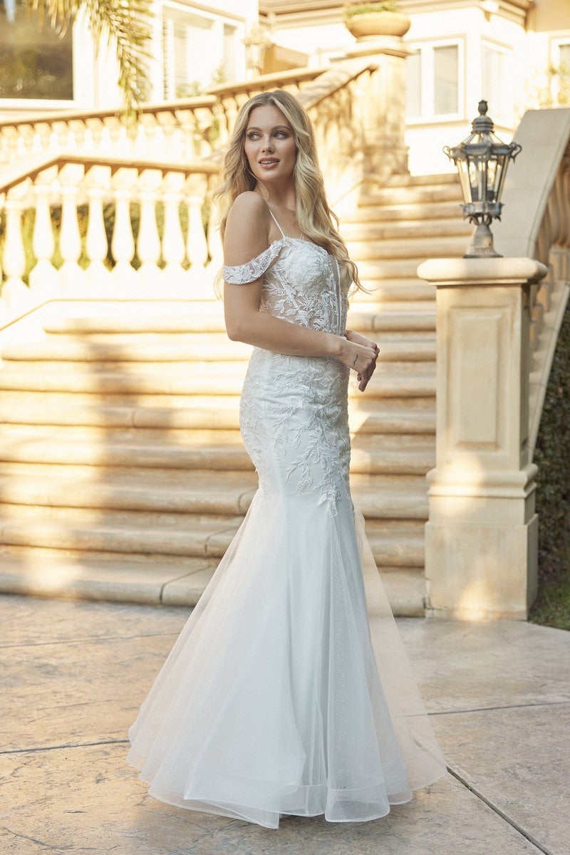 Enchanting Elegance: Embroidered Leaf Lace Gown for Unforgettable Occasions