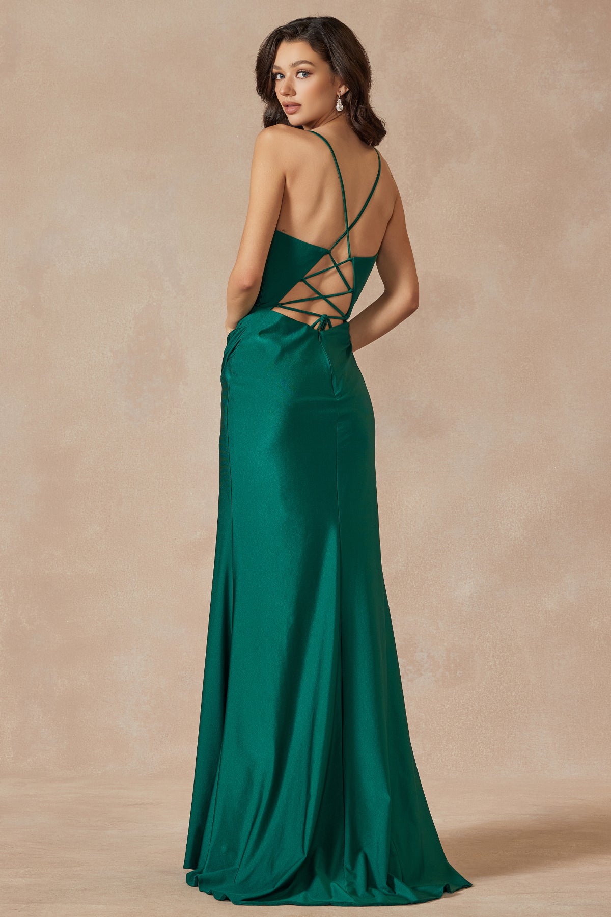 **Ever-Pretty's Enchanting Prom Gown: Steal the Spotlight with Grace and Elegance**