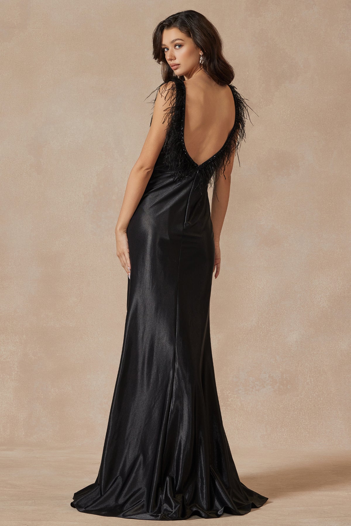 Enchanting Feathered Trumpet Gown for Unforgettable Evenings