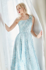 Allure Couture: Captivating Asymmetric Evening Gown for Timeless Glamour