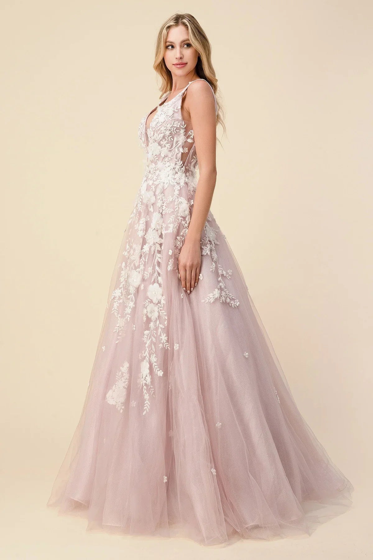 Enchanting Elegance Gown: Shimmering Floral Appliques for a Grand Entrance