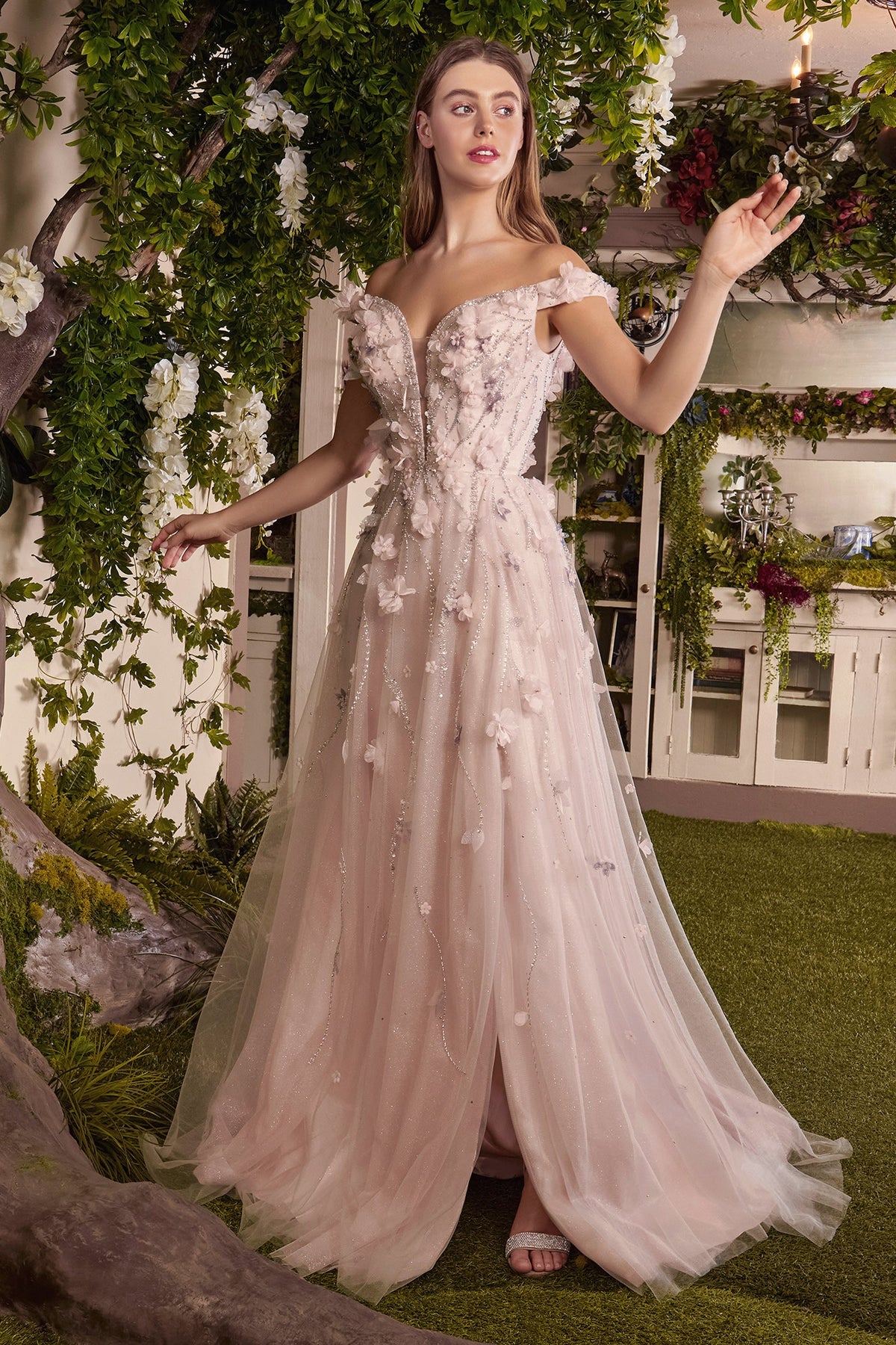 Enchanting Floral AppliquÃ© Gown: Radiate Elegance at Every Occasion