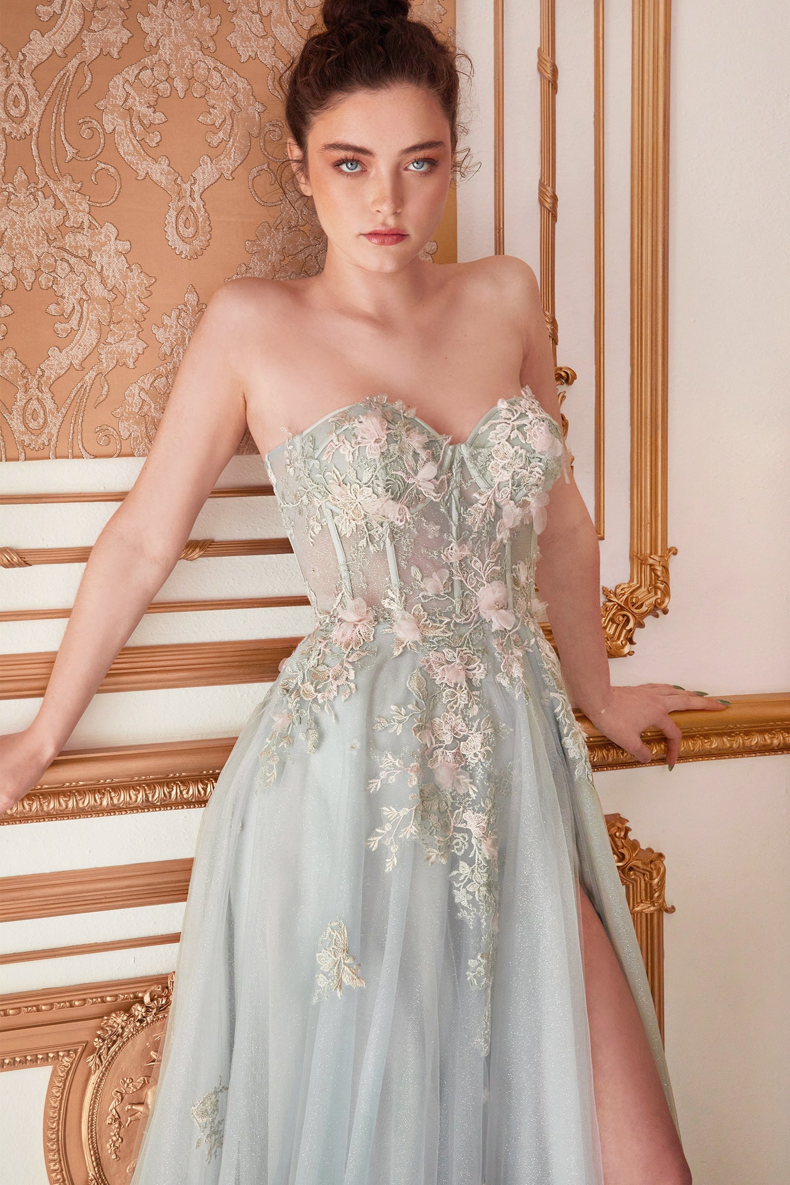 Seraphina's Alluring Sweetheart Lace AppliquÃ© Tulle Dress for Unforgettable Occasions