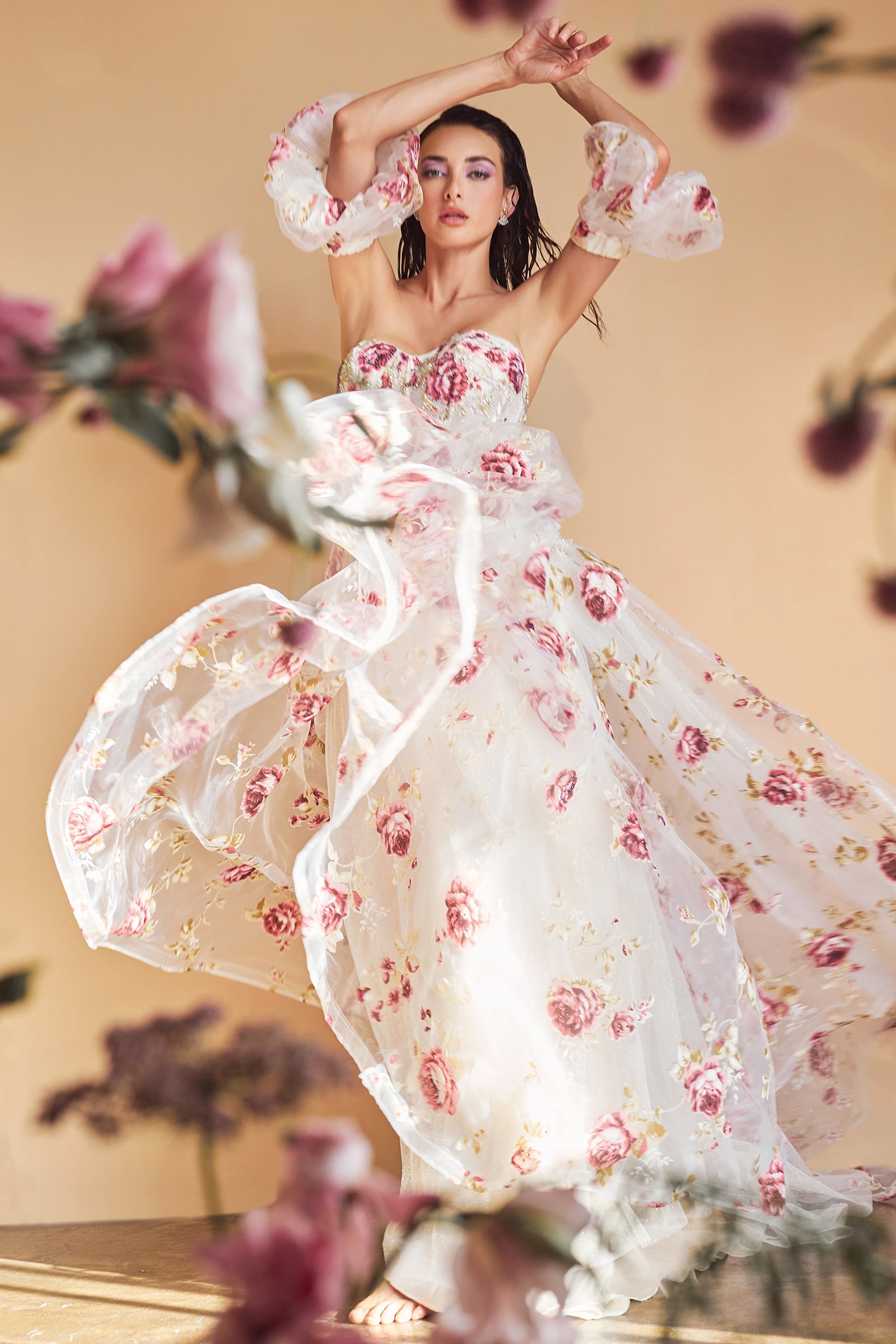 **MANGOPOP's Enchanting Gown: A Symphony of Glamour for Unforgettable Occasions**