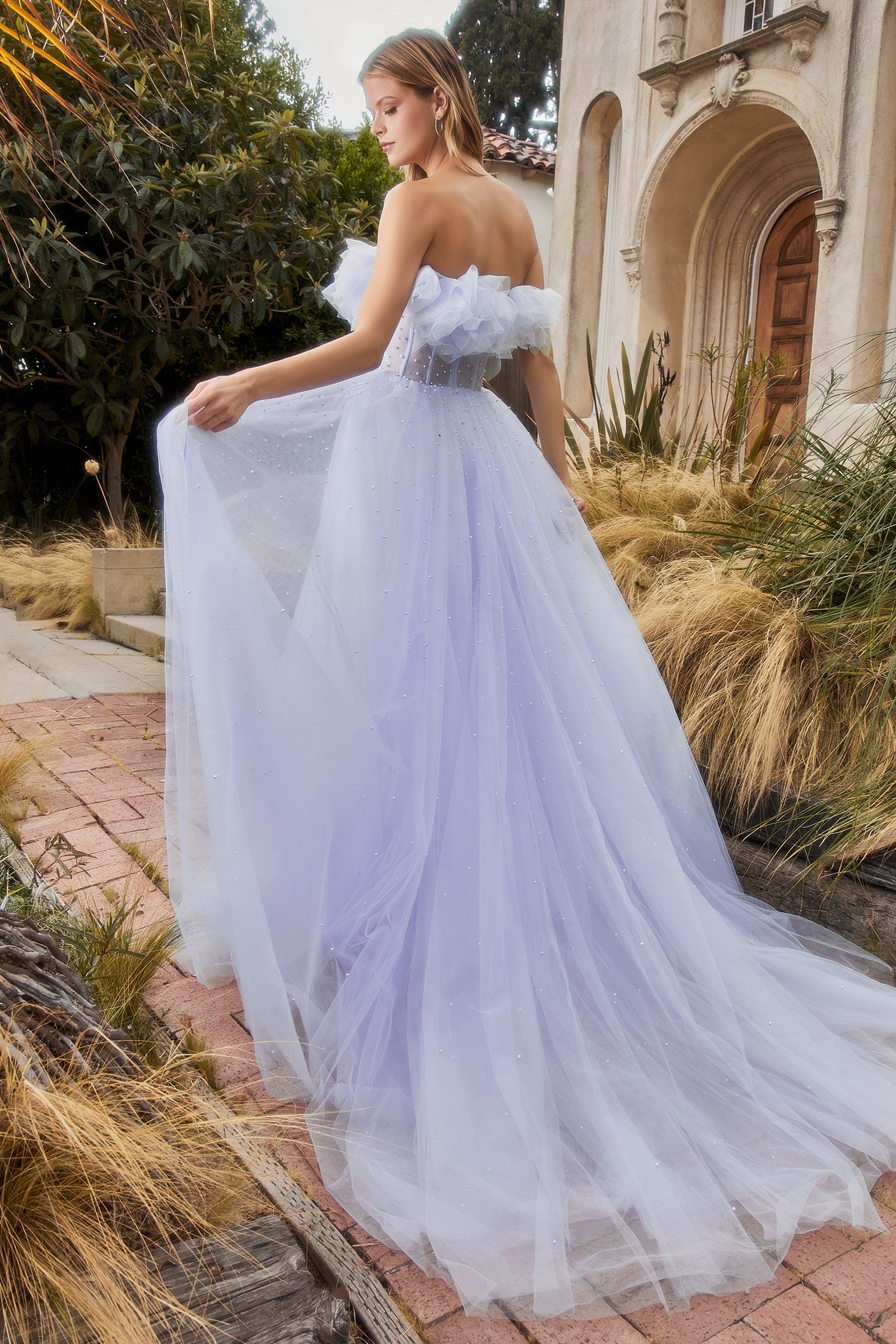 Enchanting Tulle Gown: Embrace Grace and Sophistication