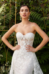 Enchanted Elegance: Cinderella Divine's Dreamy CB046W Gown