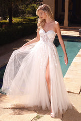 **Enchanted Radiance: Cinderella Divine's CB065W Bridal Gown**