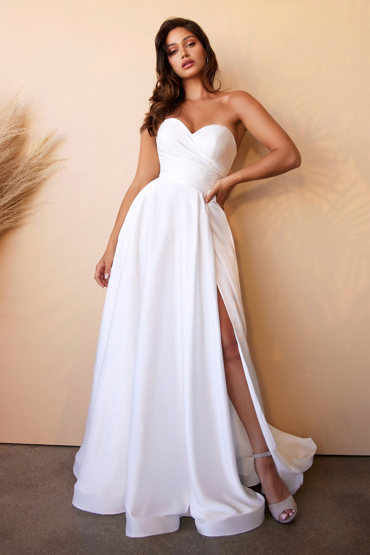 Cinderella Divine's Enchanting Bridal Masterpiece: Captivating Curves and Timeless Elegance