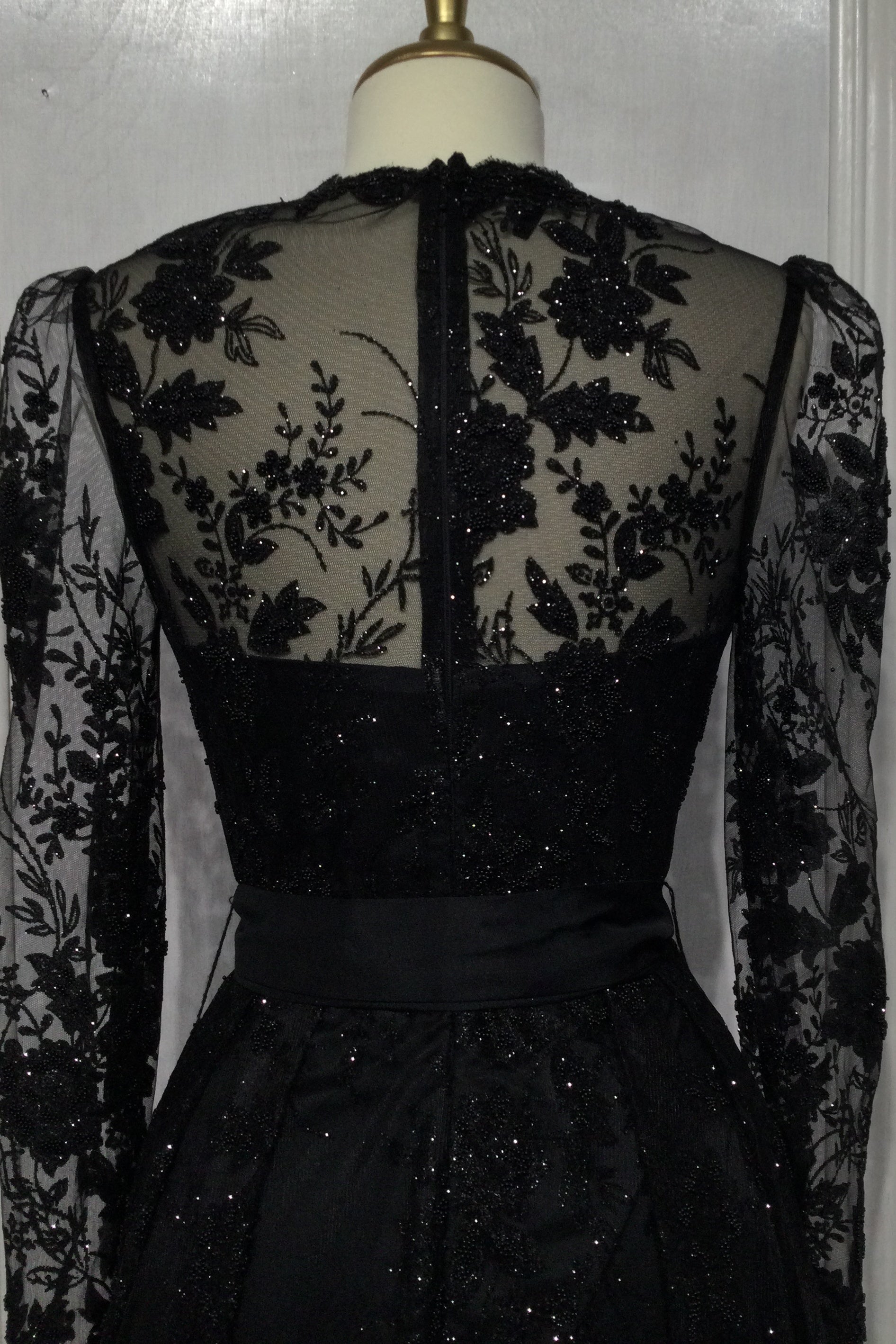 Embroidered Elegance: Cinderella Divine CD233 for Unforgettable Occasions