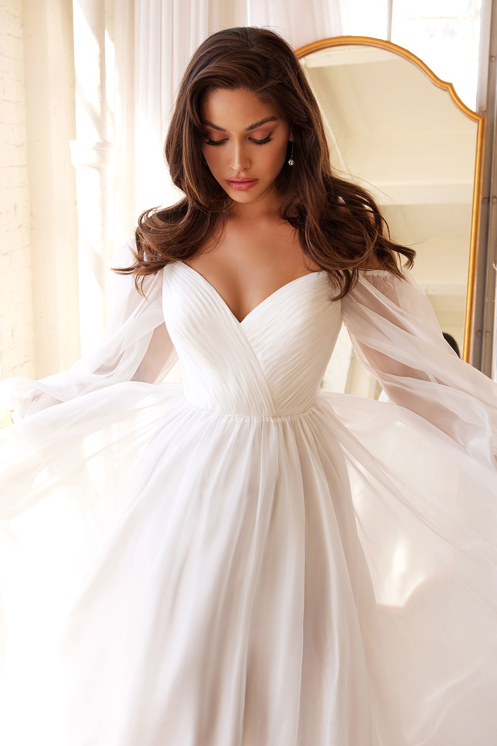 **Cinderella Divine: Enchanting Chiffon Wedding Gown for Fairytale Weddings**