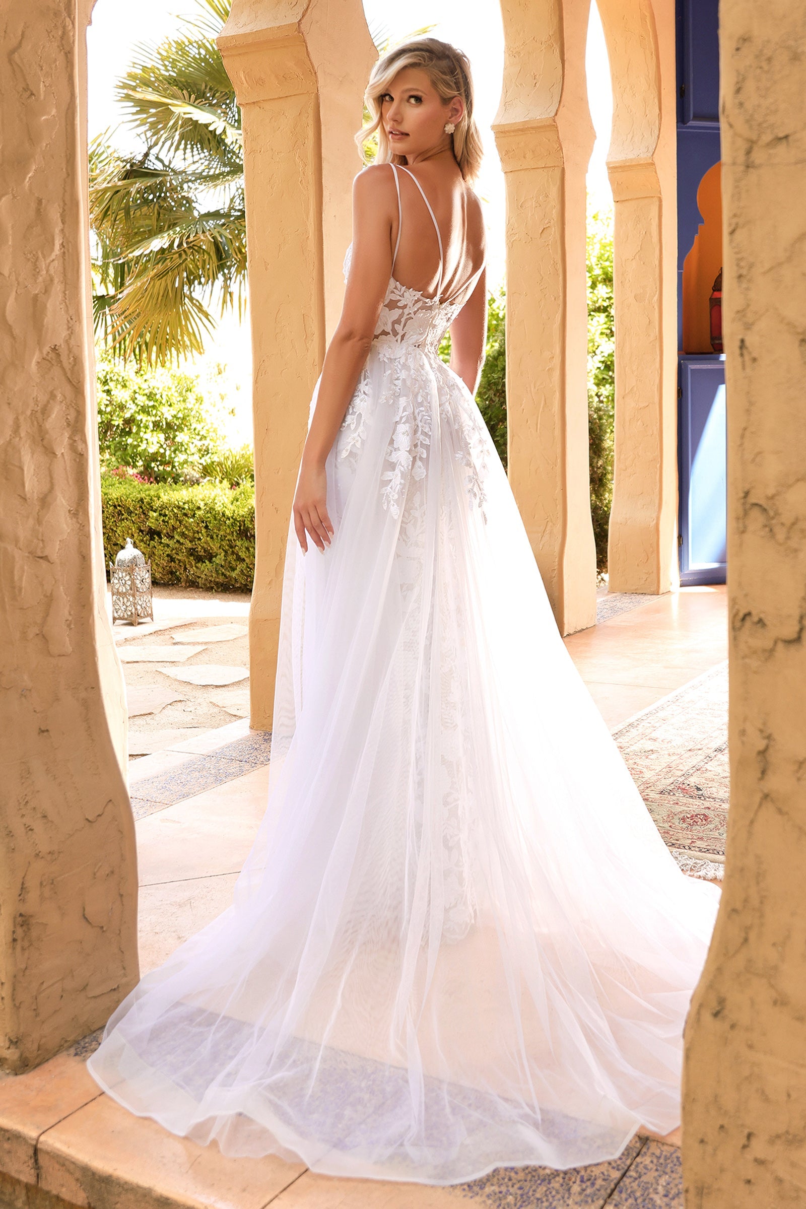 **Ethereal Elegance for Your Bridal Dreams: Cinderella Divine CD931W**