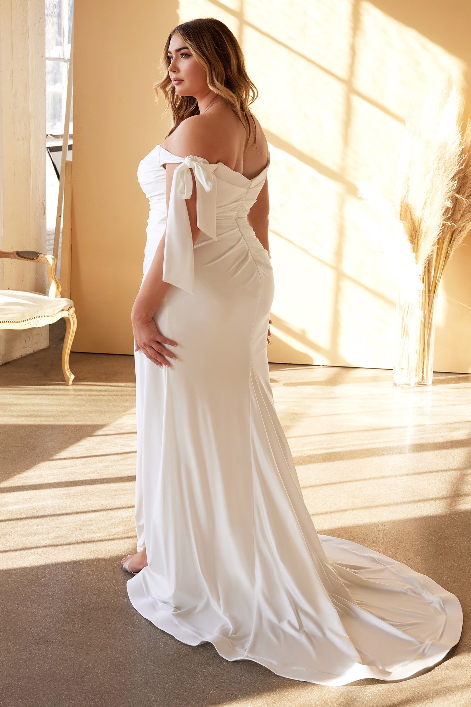 Enchanting Bridal Elegance: Cinderella Divine's Form-Fitting Pleated Gown