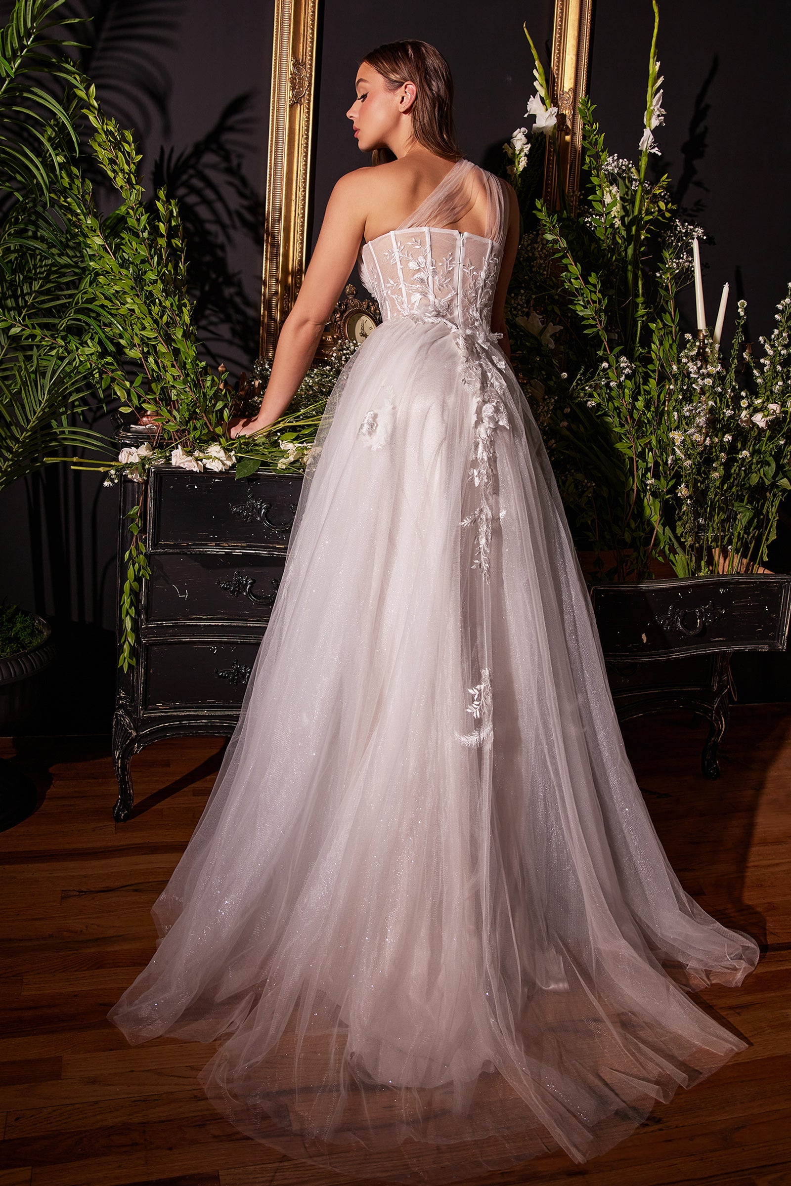 Enchanting One-Shoulder Bridal Gown for Timeless Elegance