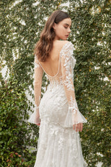 Cinderella Divine: Enchanting Bridal Gown with Intricate Lace and Delicate Beadwork