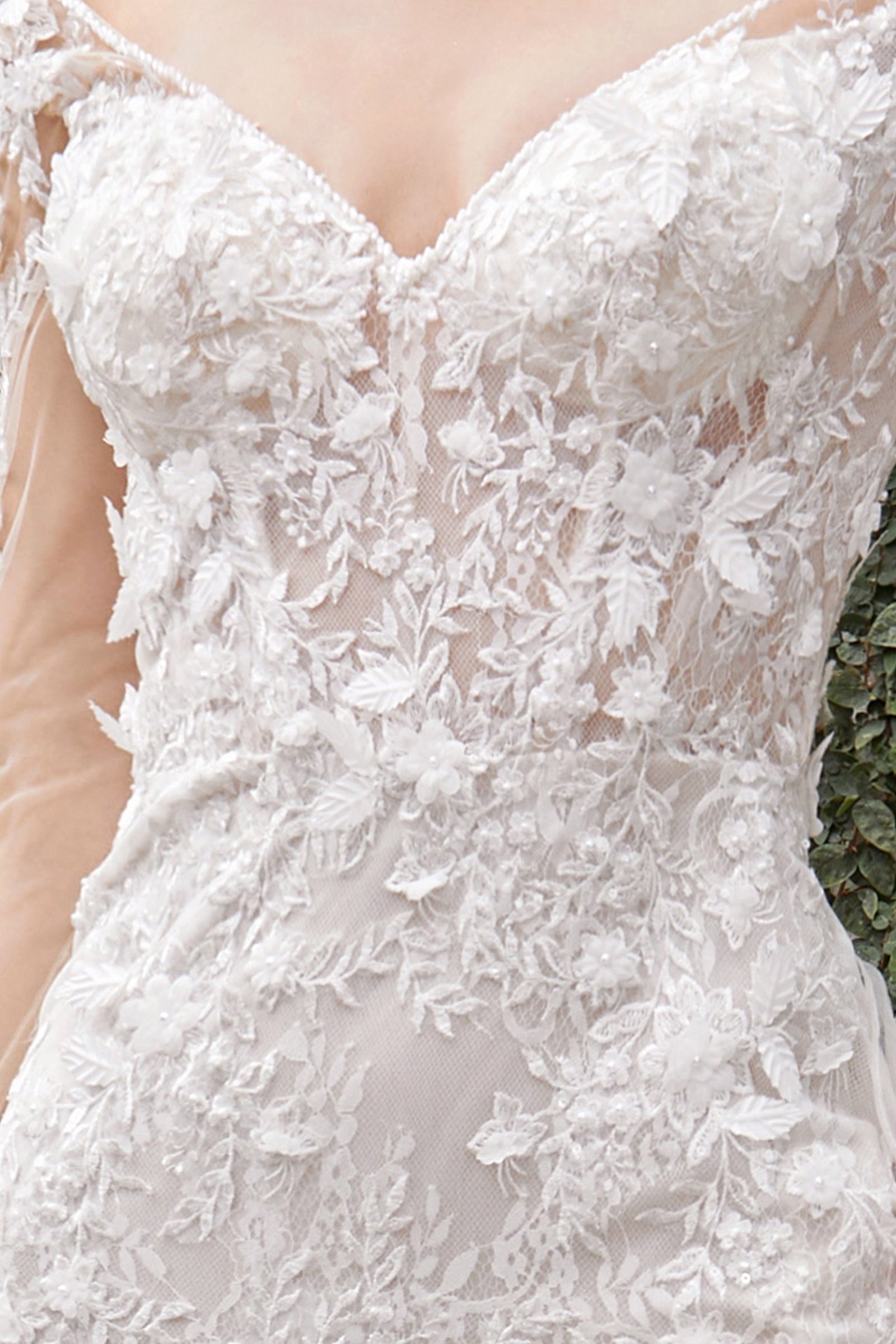 Ethereal Elegance: Cinderella Divine's Captivating Bridal Gown (A1073W)