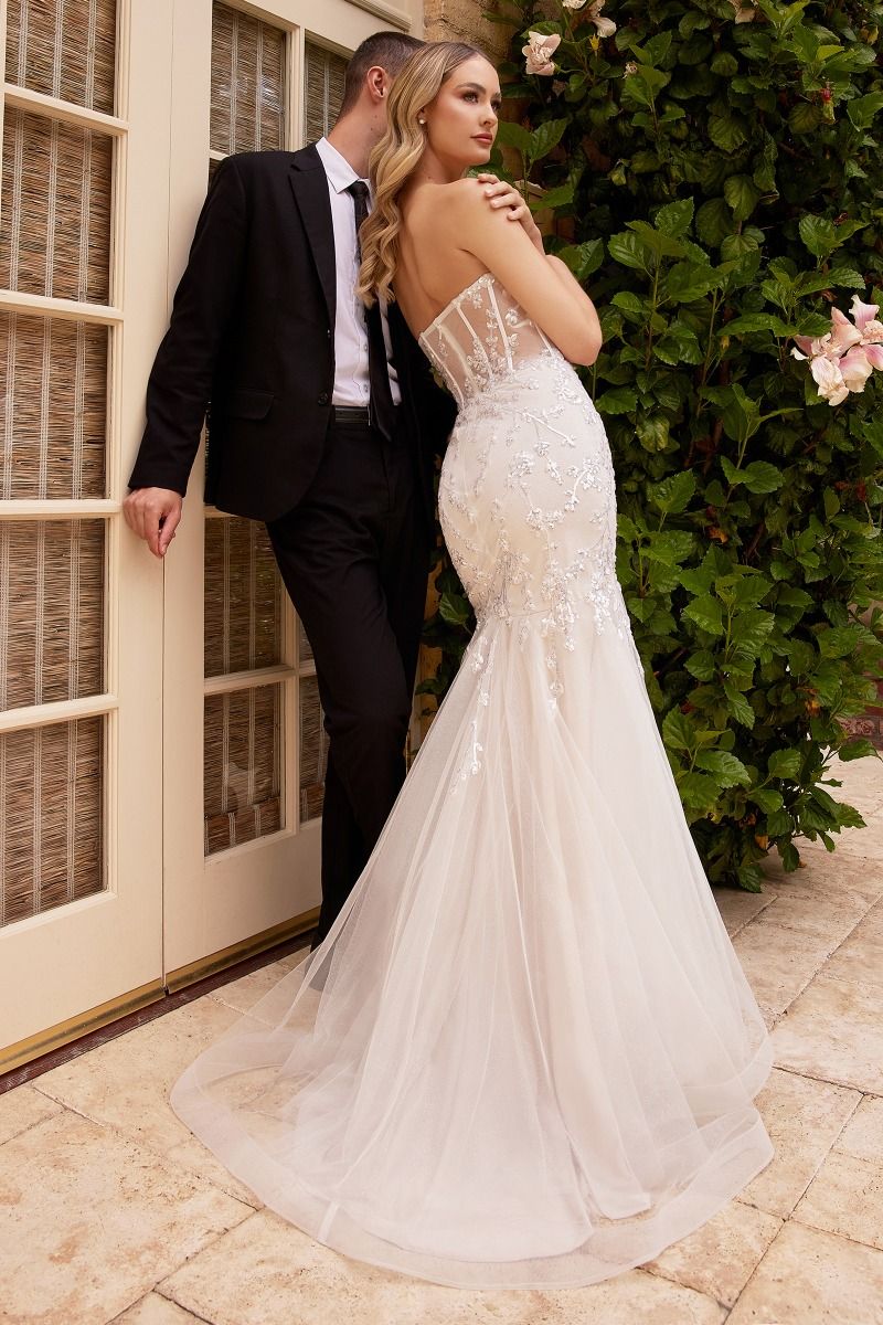 Enchanting Elegance: Strapless Beaded Mermaid Wedding Dress for Unforgettable Moments
