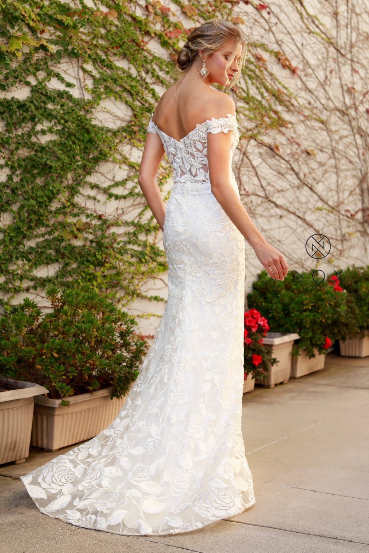 Timeless Romance: Enchanting Off-the-Shoulder Mermaid Gown