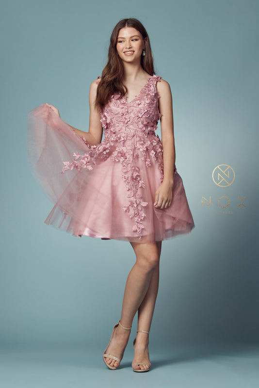 Nox Anabel's V-Neckline Floral Applique Cocktail Dress: Radiate Glamour at Special Occasions