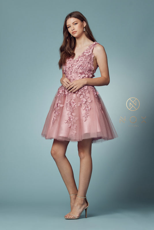 Nox Anabel V-Neck Floral Cocktail Dress: Radiate Glamour and Elegance