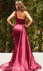 **Portia & Scarlett: Captivating Evening Dress with Shimmering Beads and Dramatic Train**