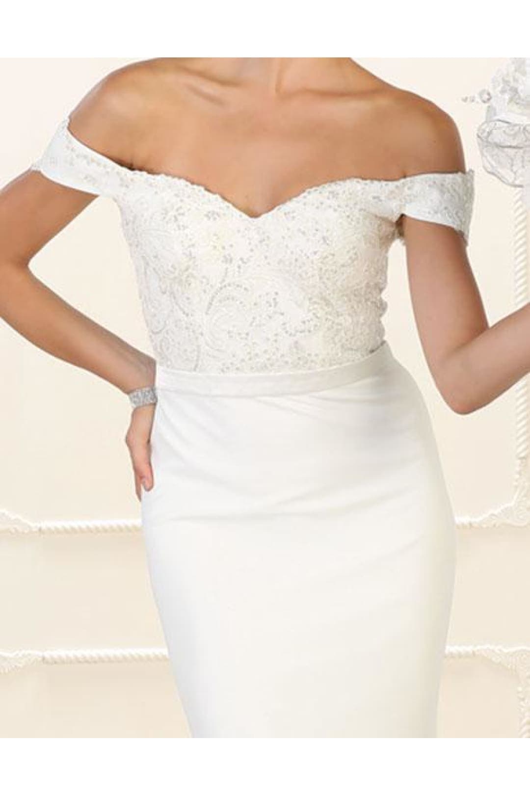 Elegant Form Fitting Wedding Dress