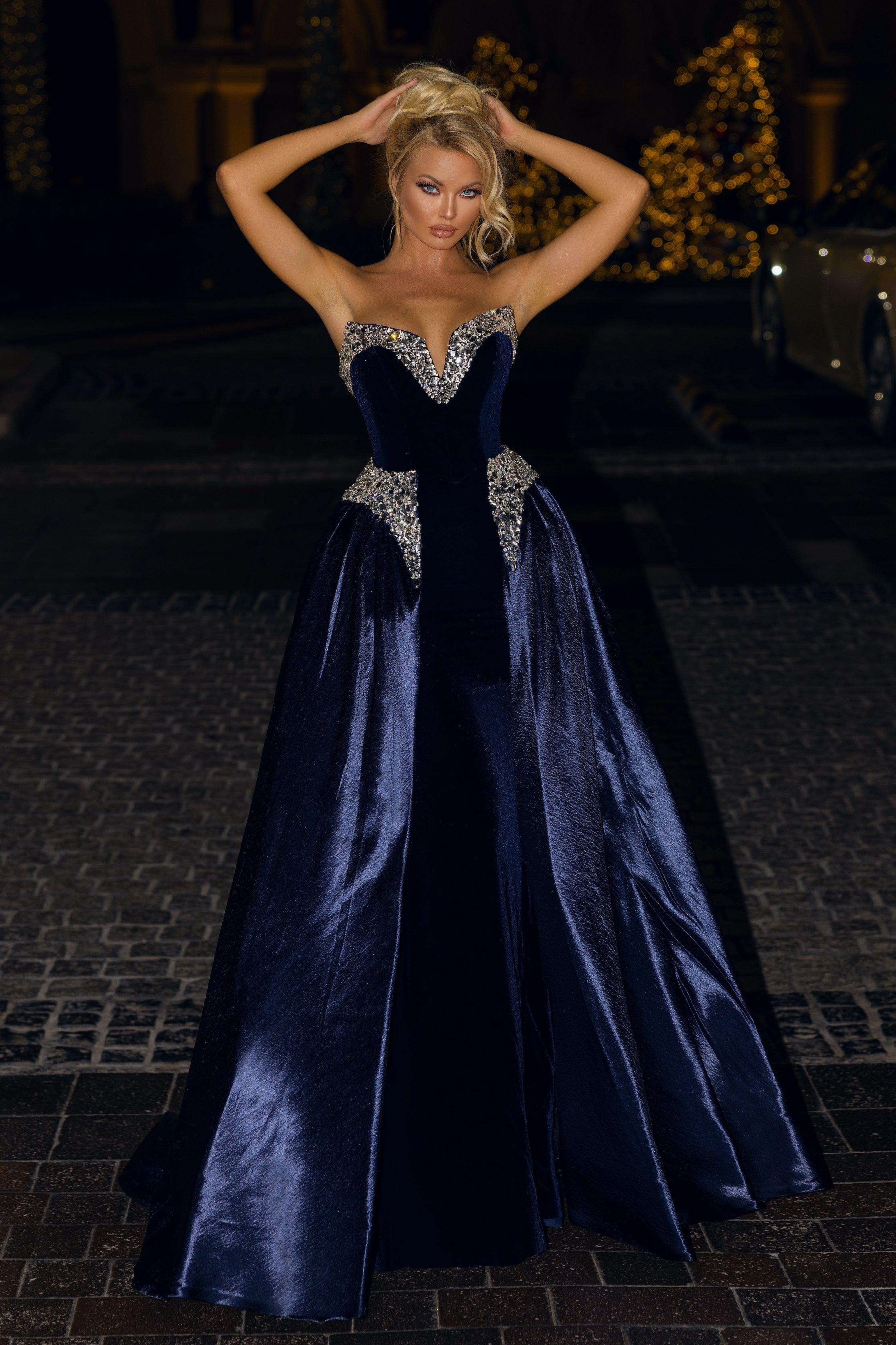 **Captivating Elegance: Portia and Scarlett's Shimmering Evening Gown**