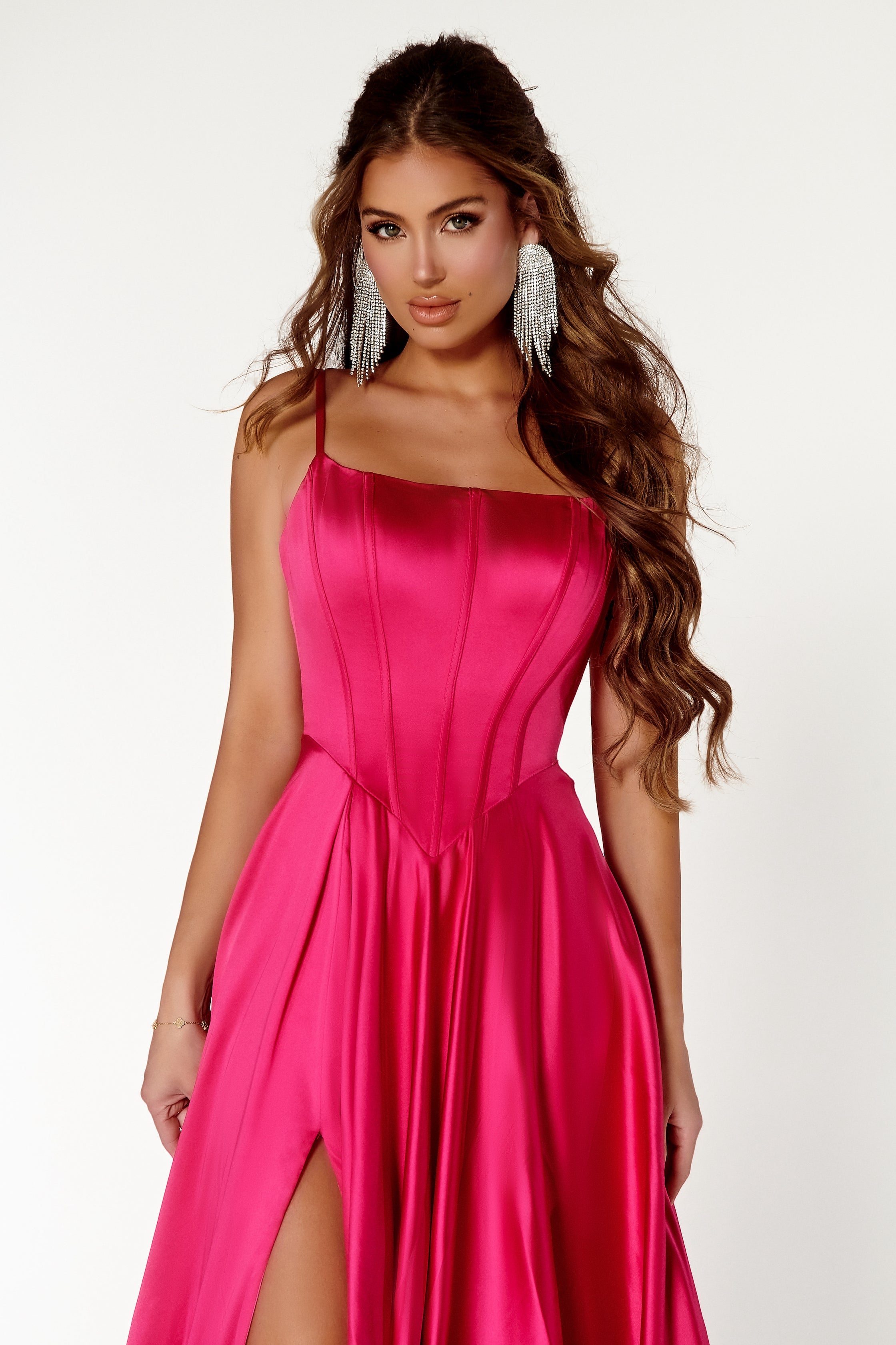 **Enchanting Elegance: Portia and Scarlett's Sculpting Silhouette Gown**