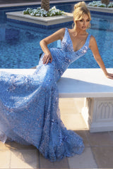 **Shimmering Cracked Ice Glamour: Portia and Scarlett's Enchanting Gown**