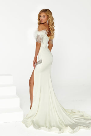 **Portia and Scarlett: The Epitome of Glamour and Sophistication**